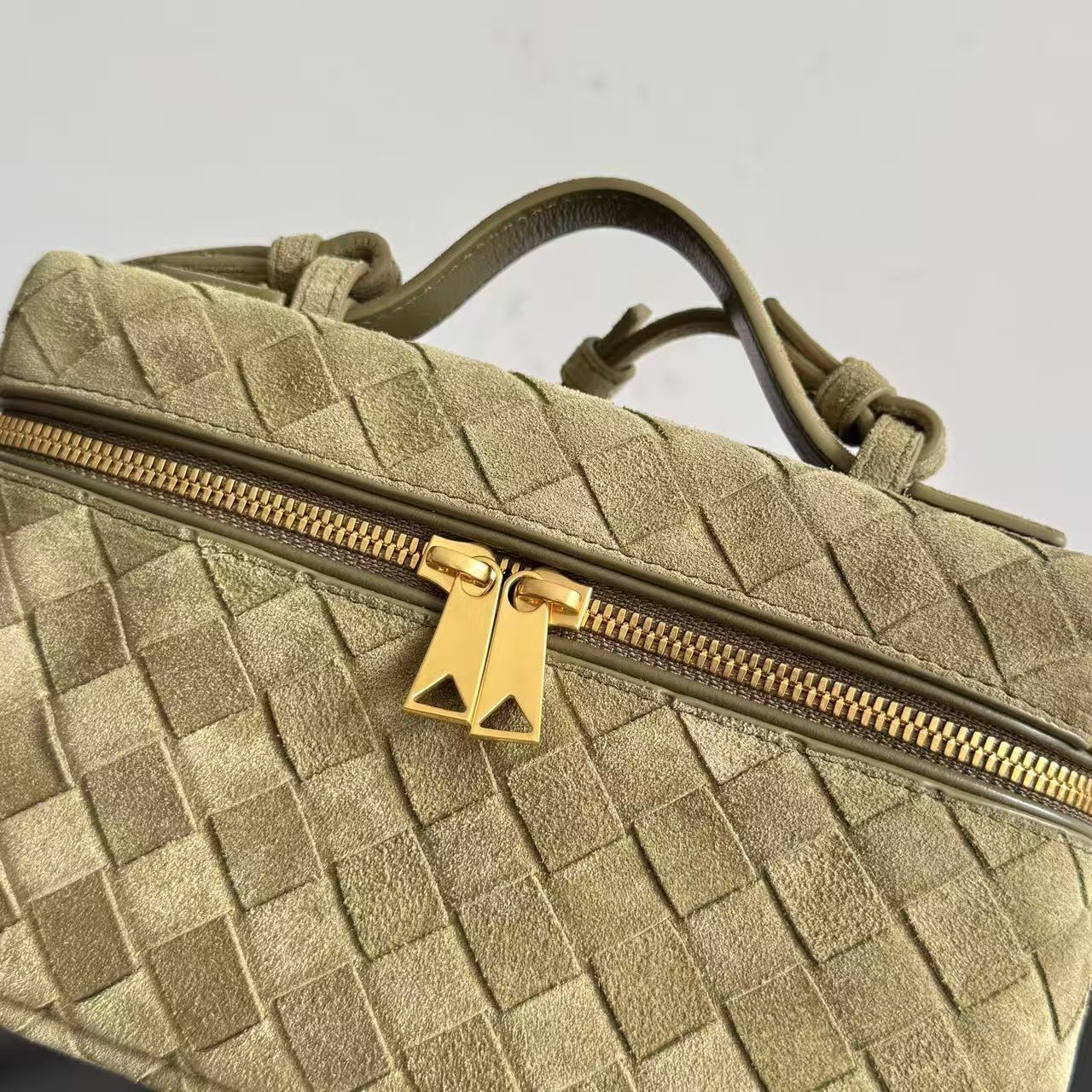Bottega Veneta 2026 Bang Bang Vanity Case 22cm Khaki Green Suede Calfskin