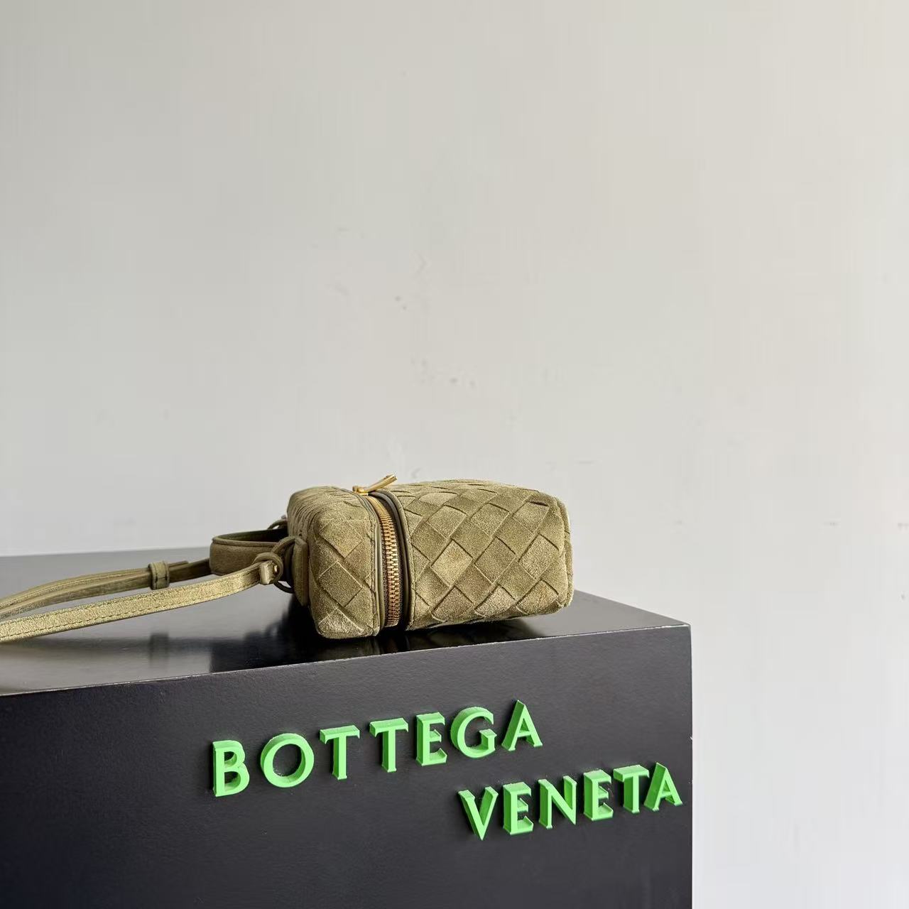 Bottega Veneta 2026 Bang Bang Vanity Case 22cm Khaki Green Suede Calfskin