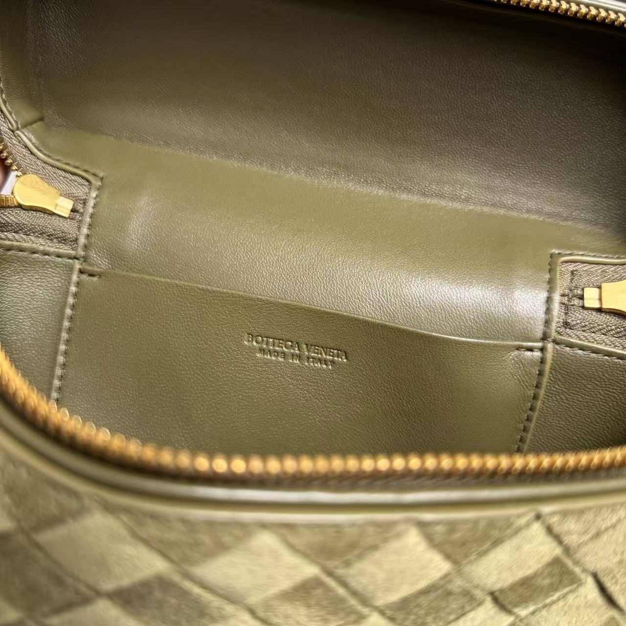 Bottega Veneta 2026 Bang Bang Vanity Case 22cm Khaki Green Suede Calfskin
