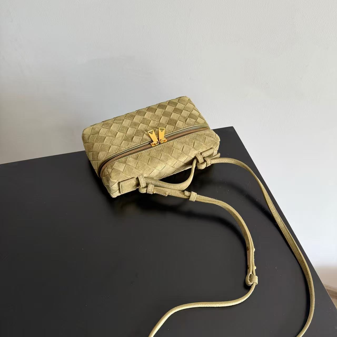Bottega Veneta 2026 Bang Bang Vanity Case 22cm Khaki Green Suede Calfskin
