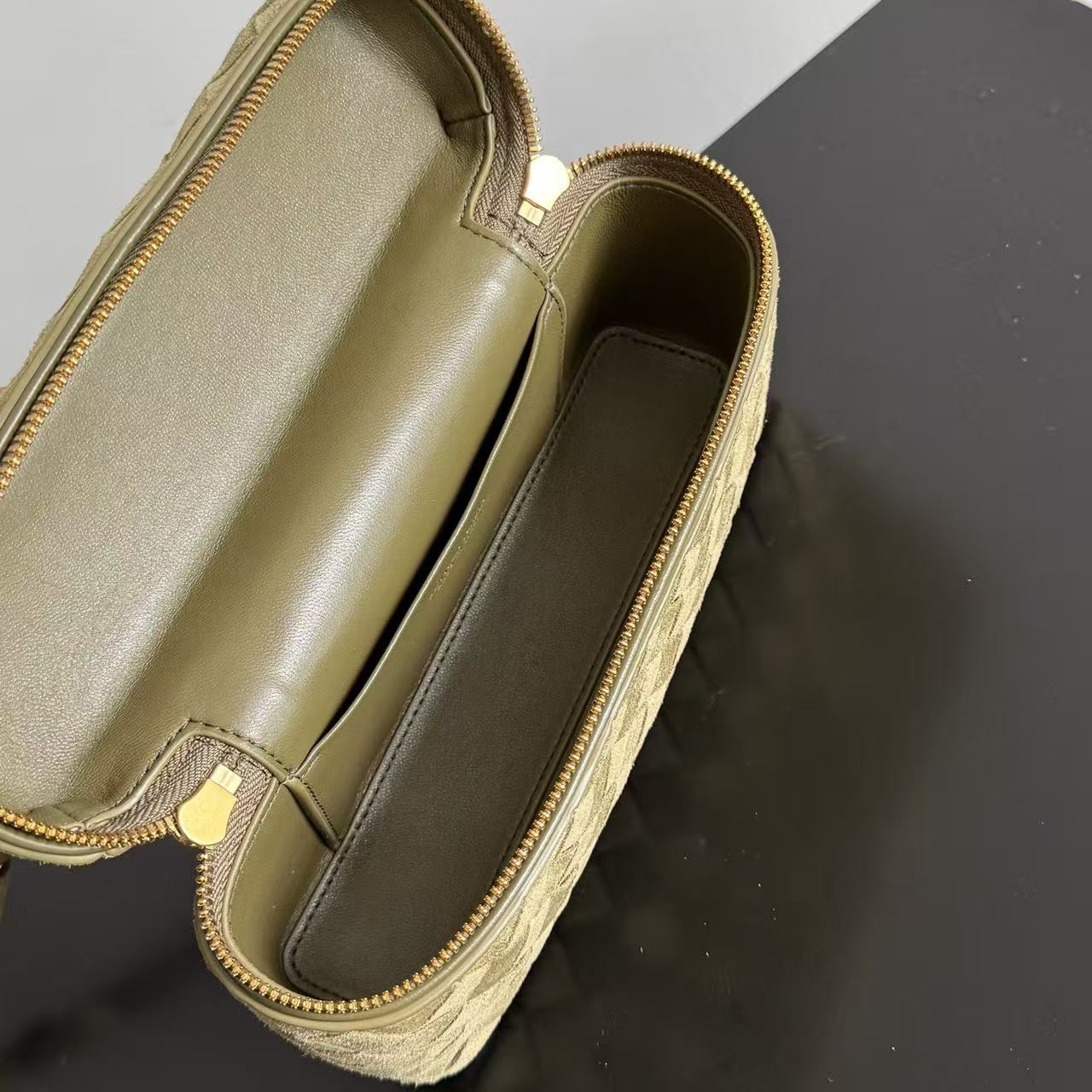 Bottega Veneta 2026 Bang Bang Vanity Case 22cm Khaki Green Suede Calfskin