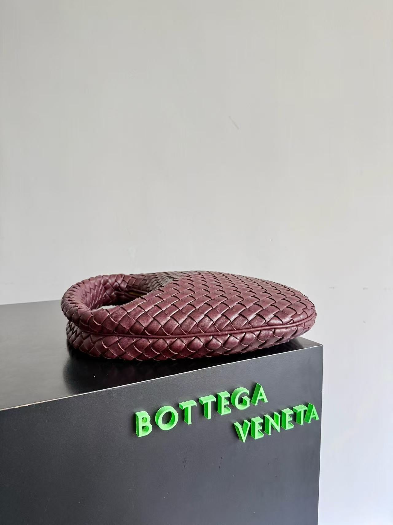 BV 2026 Veneta Bag 35cm Burgundy Lambskin