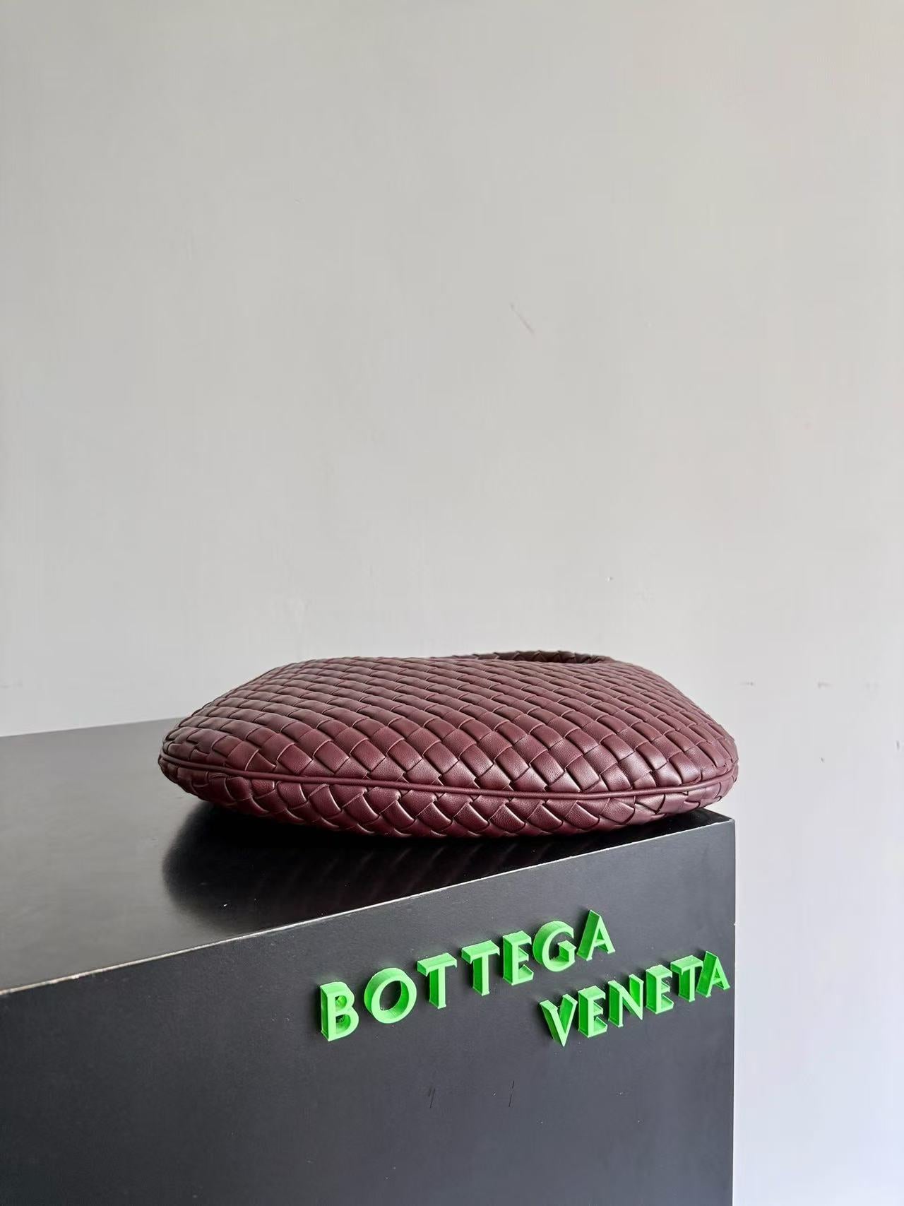 BV 2026 Veneta Bag 35cm Burgundy Lambskin
