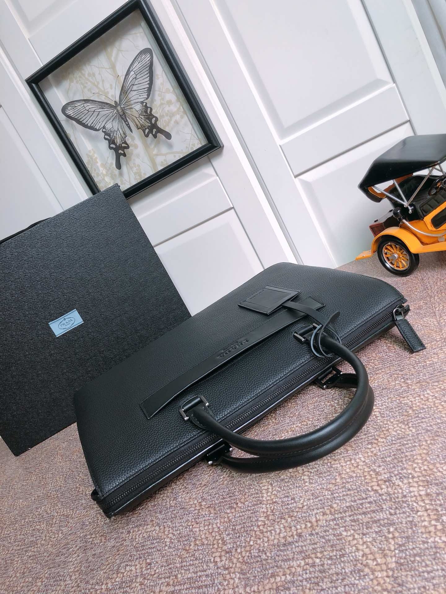 Prada 2026 Briefcase 40cm Black Grained Leather
