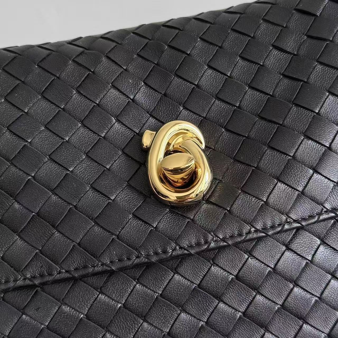 Bottega Veneta 2026 Madison Intrecciato Bag 27cm Black Leather