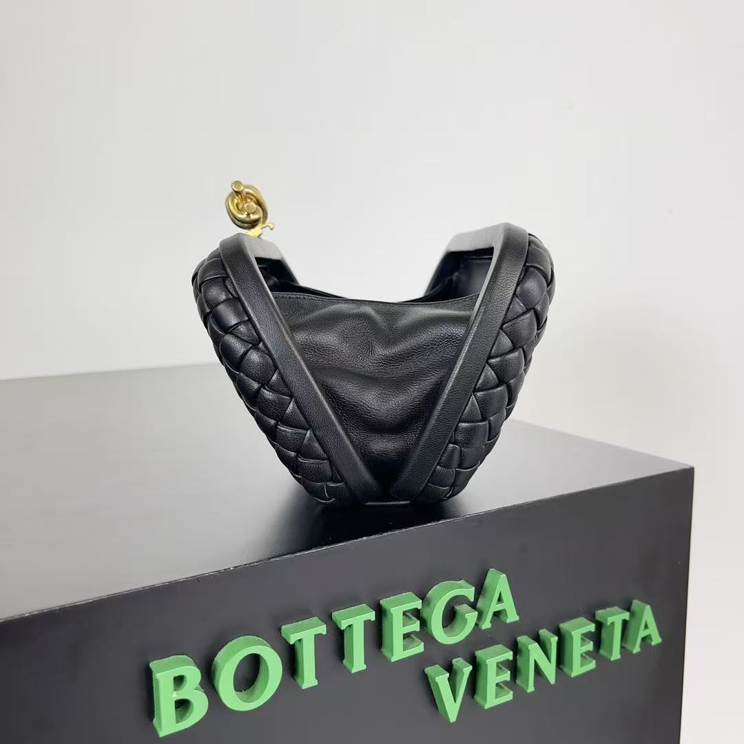 Bottega Veneta 2026 Knot Clutch 20cm Black Lambskin