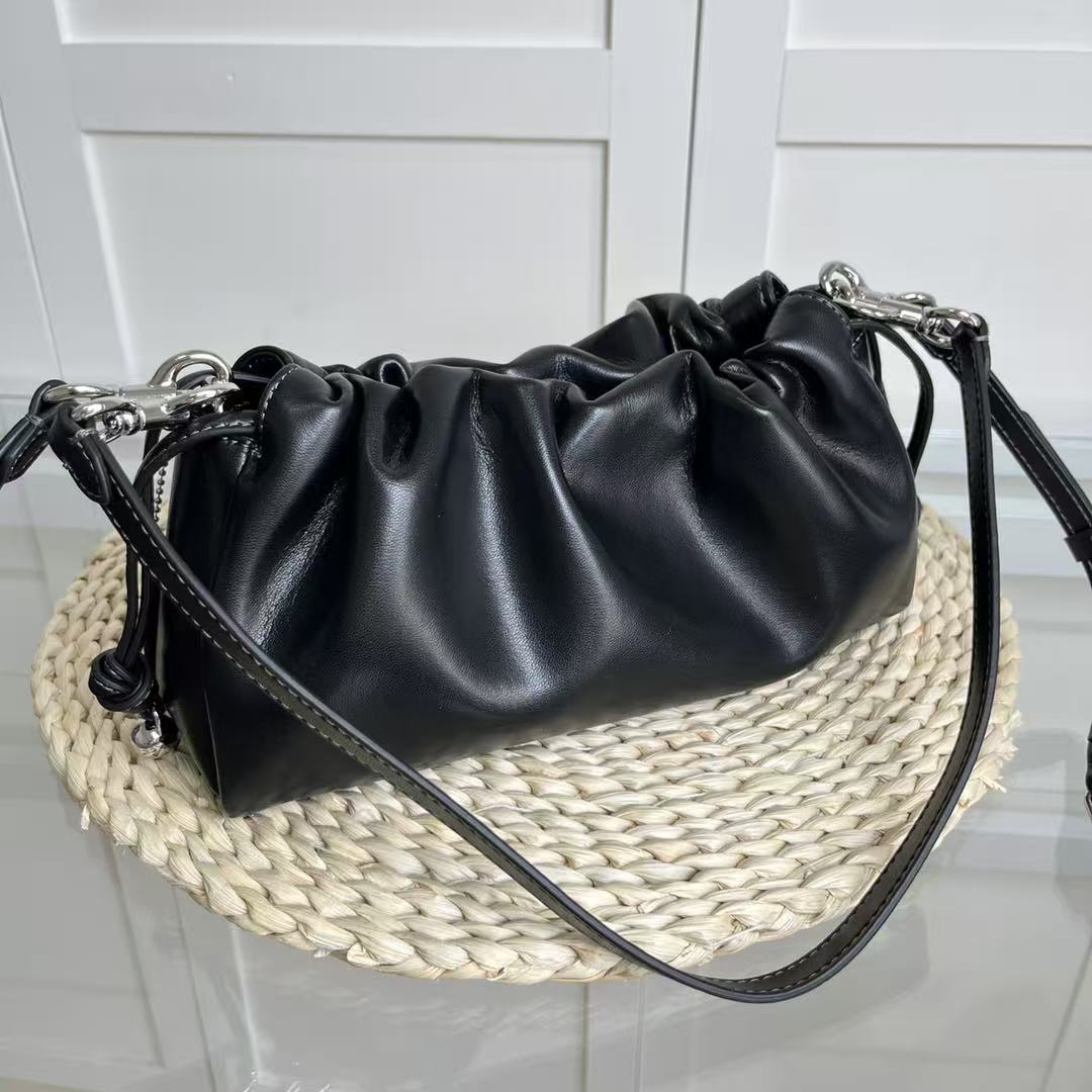 Coach 2026 Shoulder Bag 26cm Black Smooth Leather