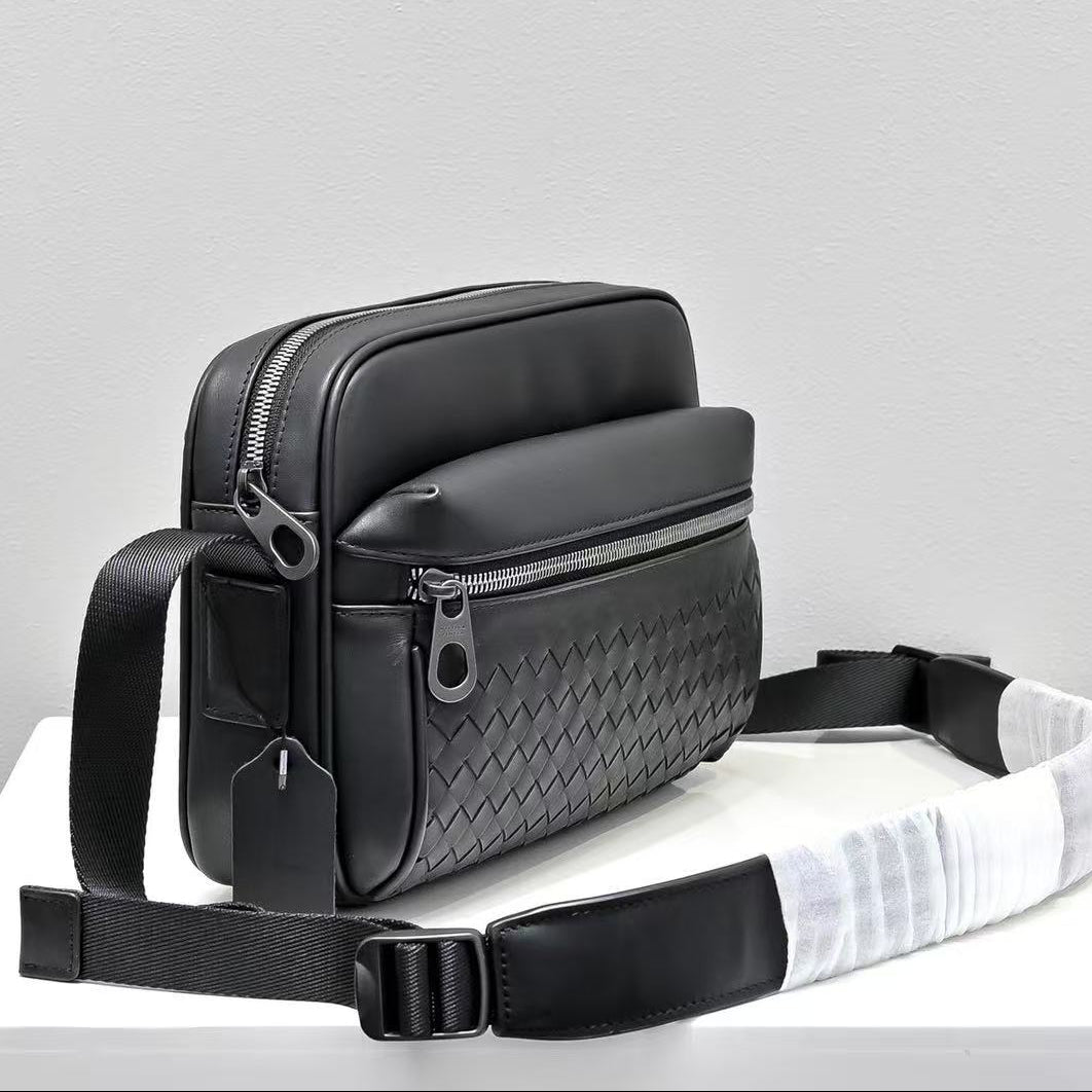 Bottega Veneta 2026 Crossbody Bag 26cm Black Leather