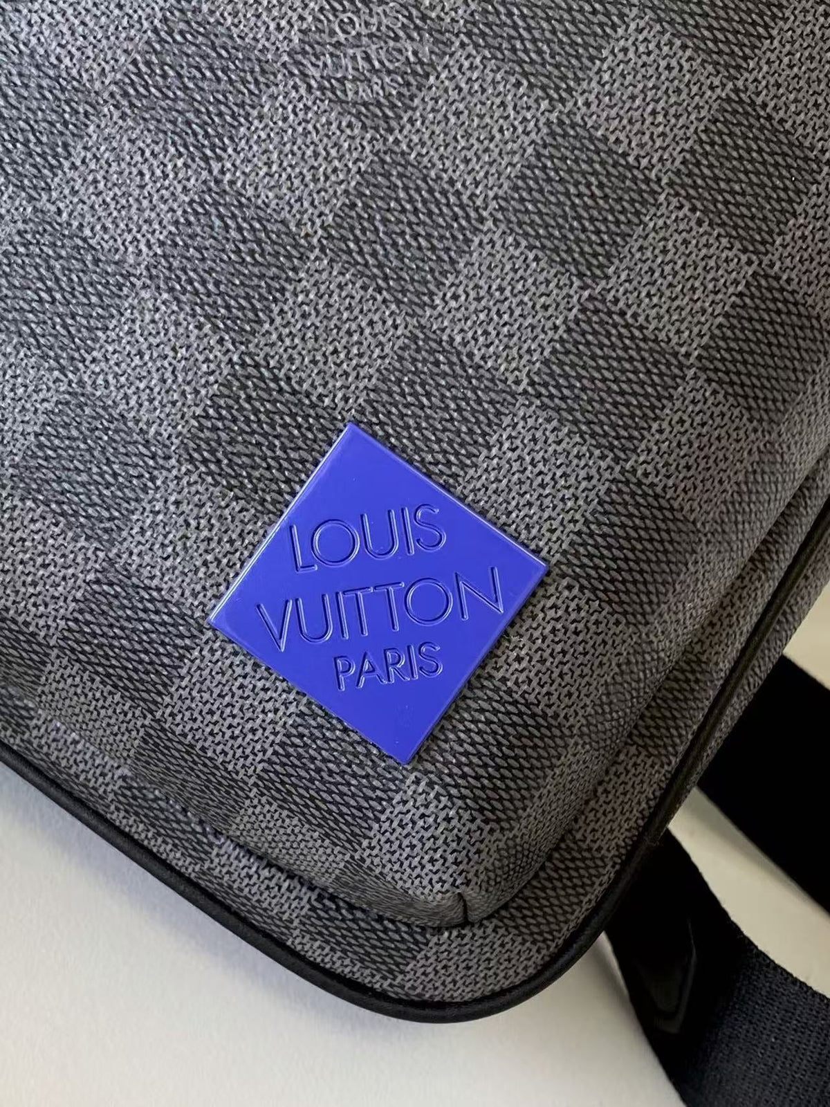 Louis Vuitton 2026 Avenue Slingbag 31 Cobalt Blue Black Damier Graphite Canvas