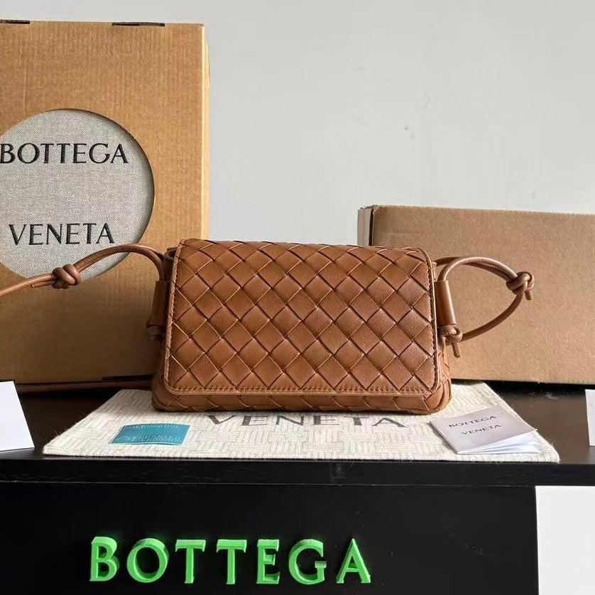 Bottega Veneta 2026 Notturno Intrecciato Crossbody Bag 21cm Leather Suede