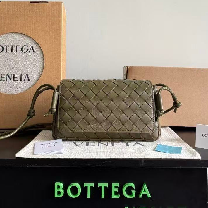 Bottega Veneta 2026 Notturno Intrecciato Crossbody Bag 21cm Leather Suede
