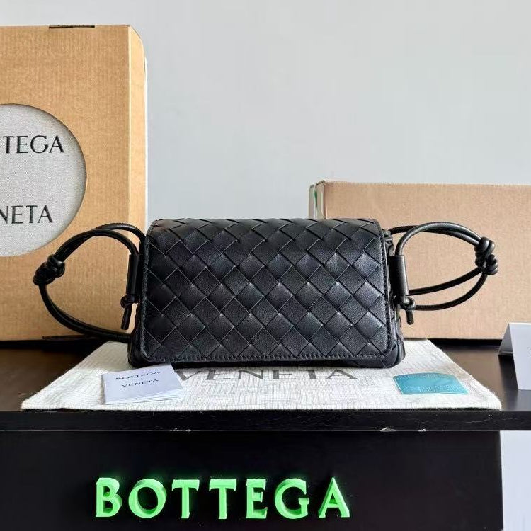 Bottega Veneta 2026 Notturno Intrecciato Crossbody Bag 21cm Leather Suede