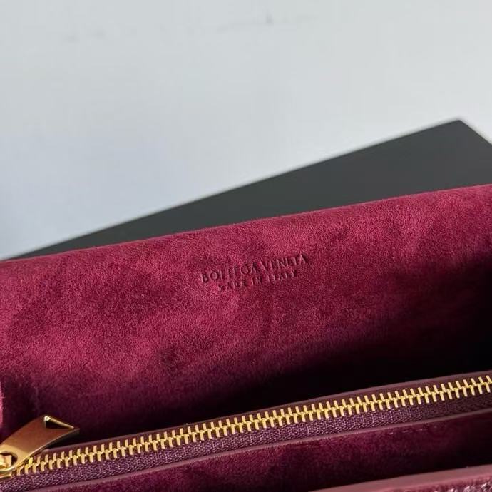 Bottega Veneta 2026 Notturno Intrecciato Crossbody Bag 21cm Leather Suede