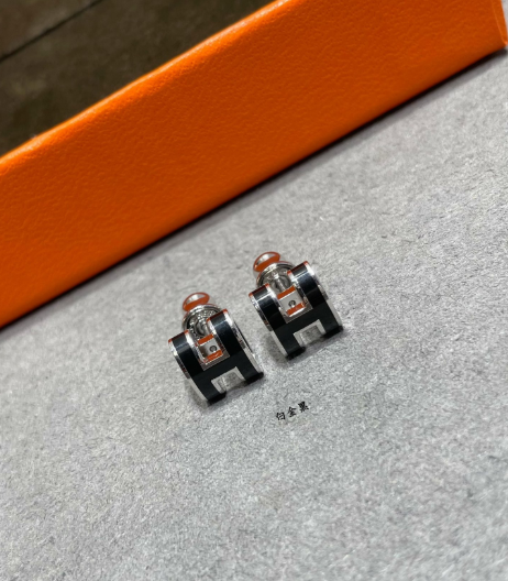 Pop H Black Stud Earring