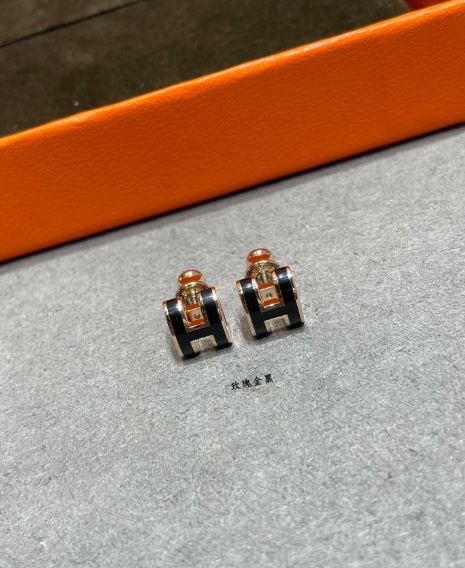 Pop H Black Stud Earring