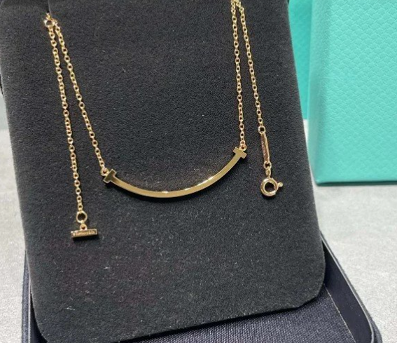 Tiffany & Co. T Medium Smile Necklace