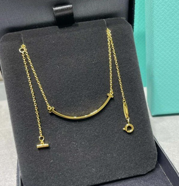 Tiffany & Co. T Medium Smile Necklace