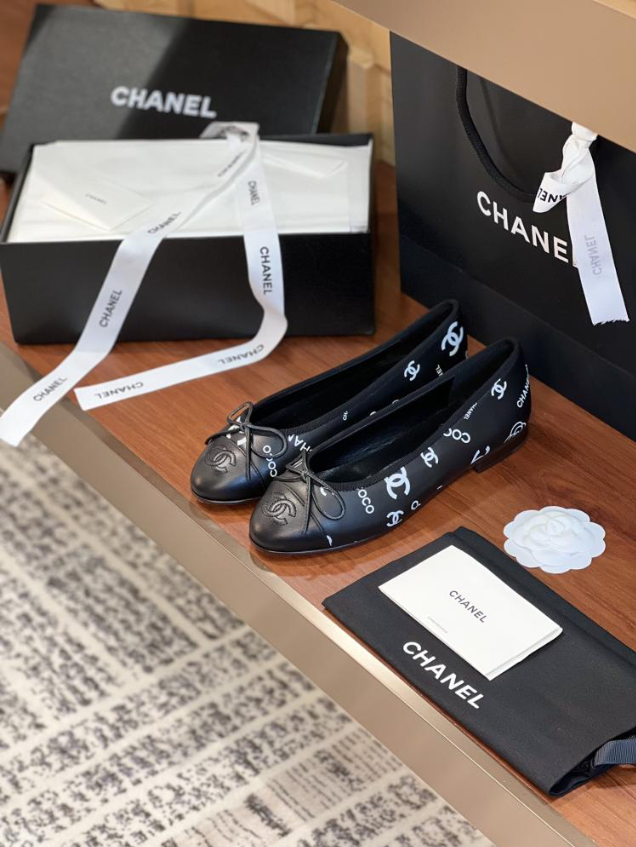 Chanel 2026 CC Logo Ballet Flat Leather