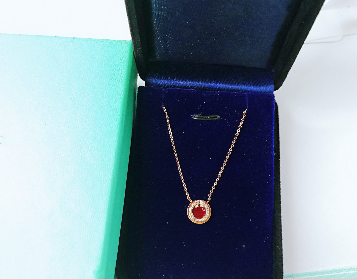 DIAMOND AND MOTHER PEARL CIRCLE NECKLACE PENDANT