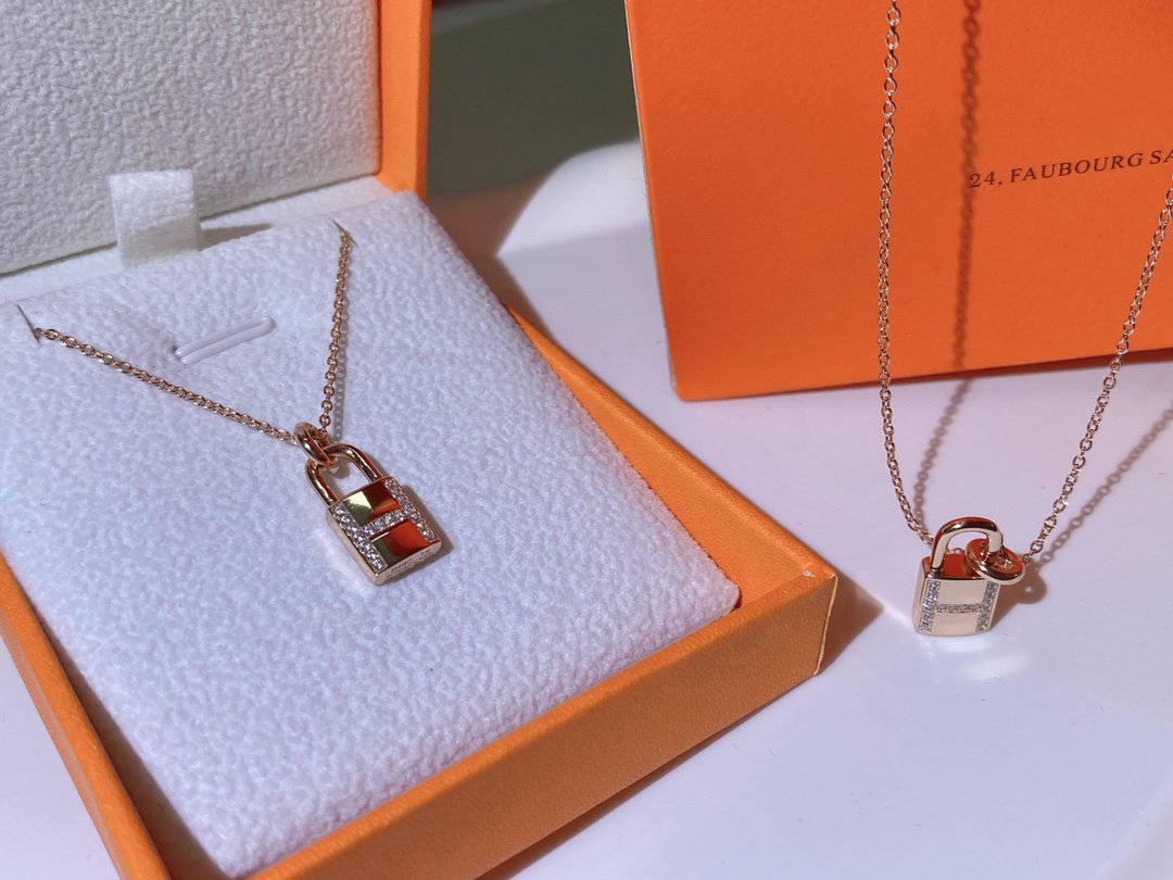 HM ADVANCED NICHE LOCK HEAD NECKLACE DIAMONDS