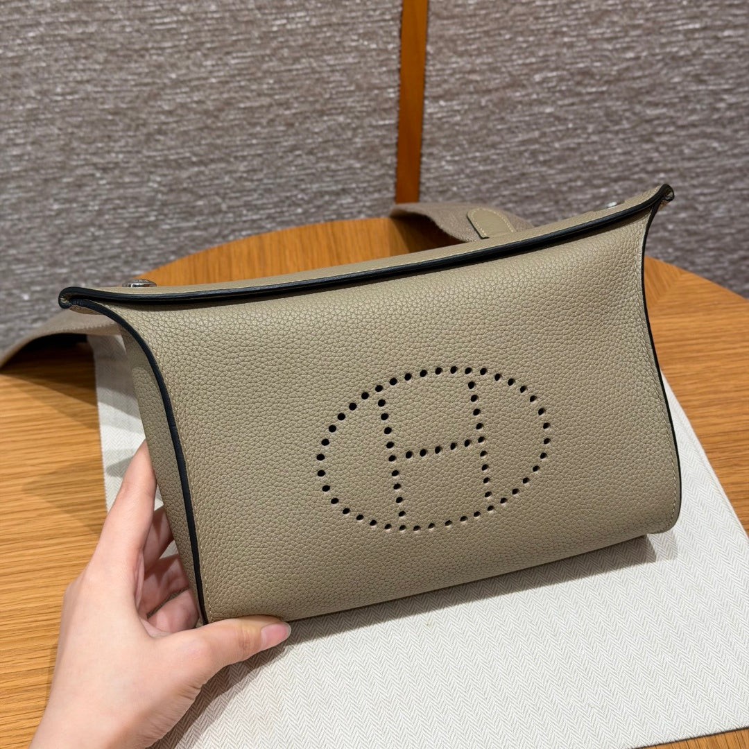 High-end Hermes 2026 Videpoches Bag 27cm Togo Calfskin
