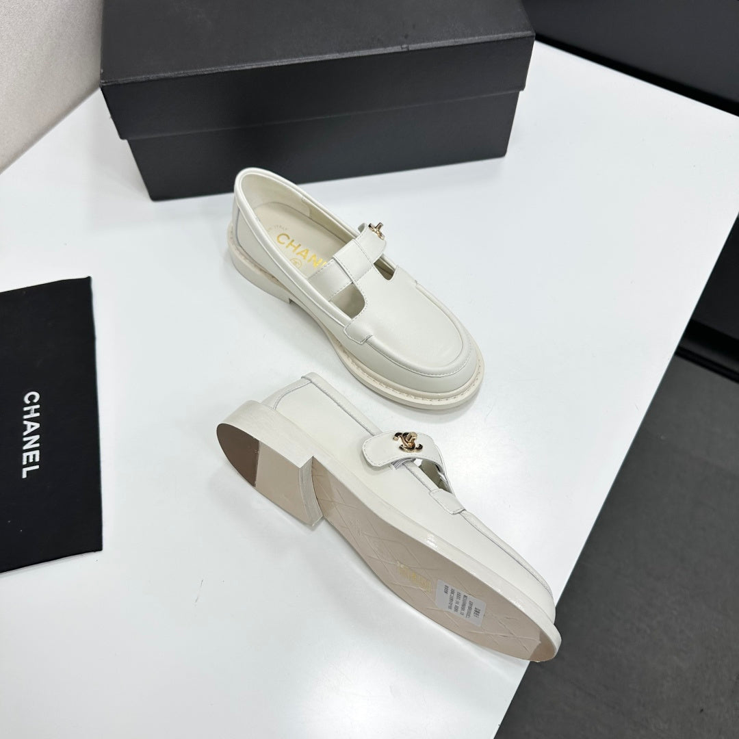 Chanel 2026 CC Turnlock Loafers Cowhide 944554