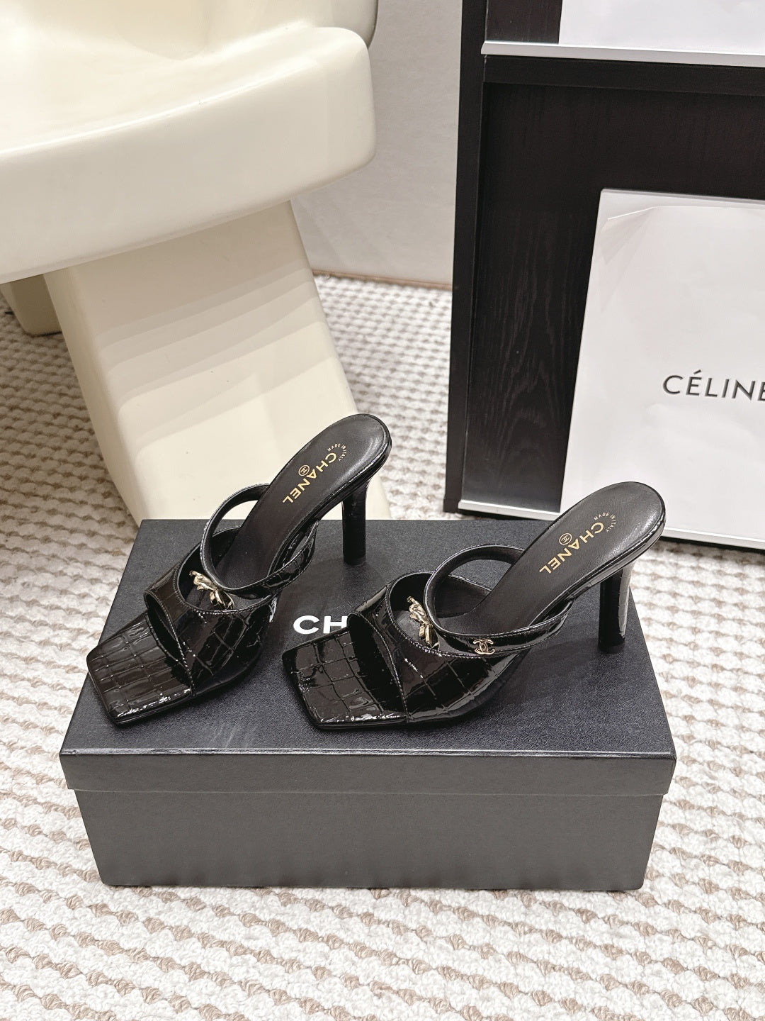 Chanel 2026 High-Heeled Crocodile-Patterned Sandal Leather 930661