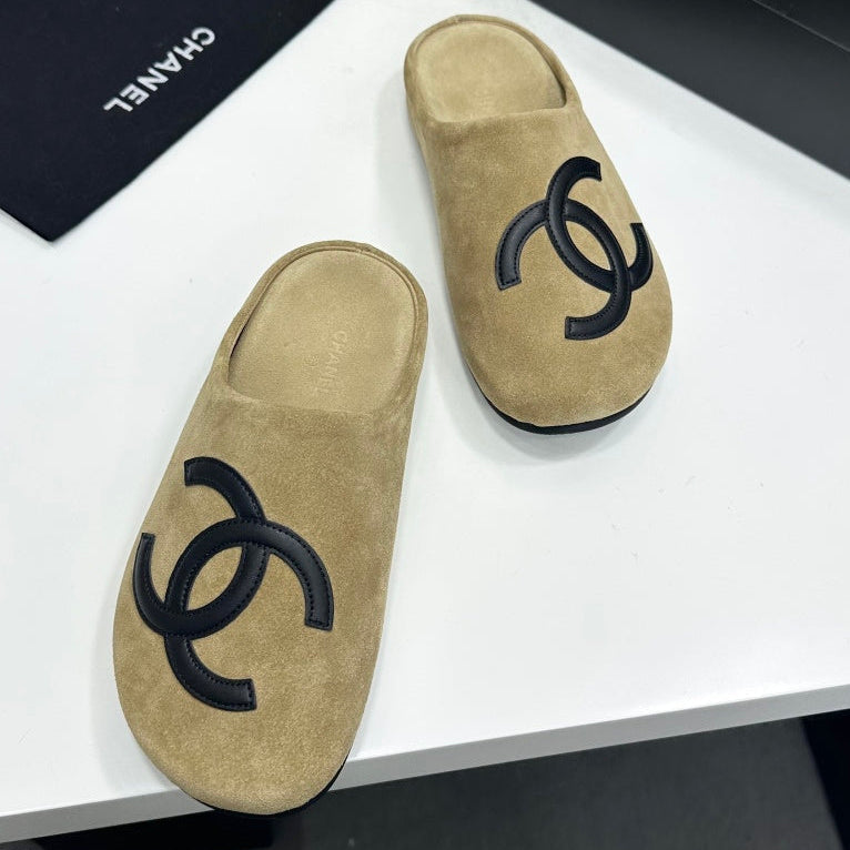 Chanel 2026 CC Logo Mule Suede 985651