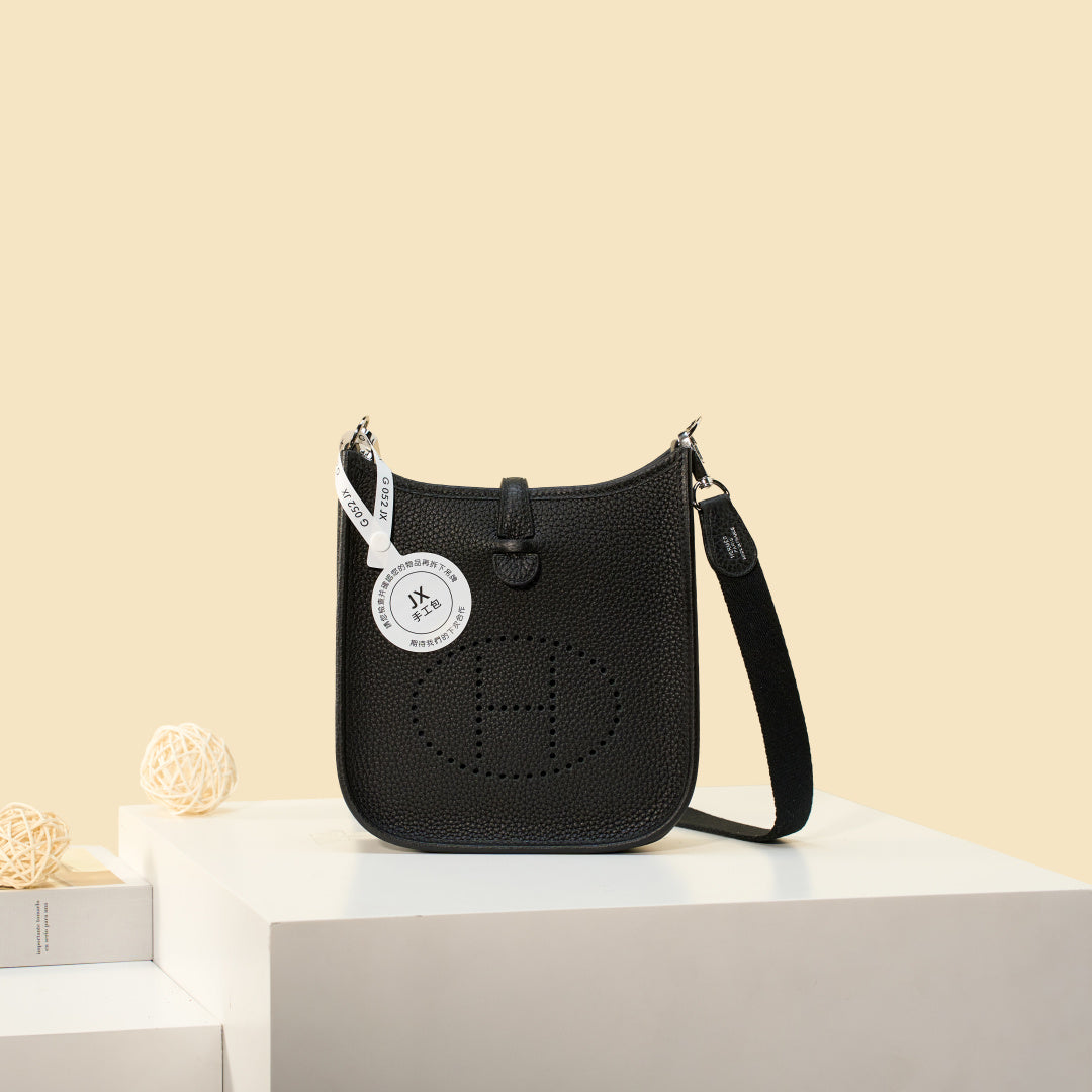 High-end Hermes 2026 Evelyne Bag 17cm Taurillon Clemence Leather 1