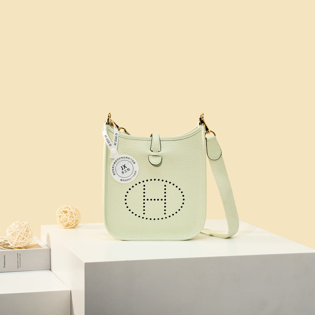High-end Hermes 2026 Evelyne Bag 17cm Taurillon Clemence Leather 2