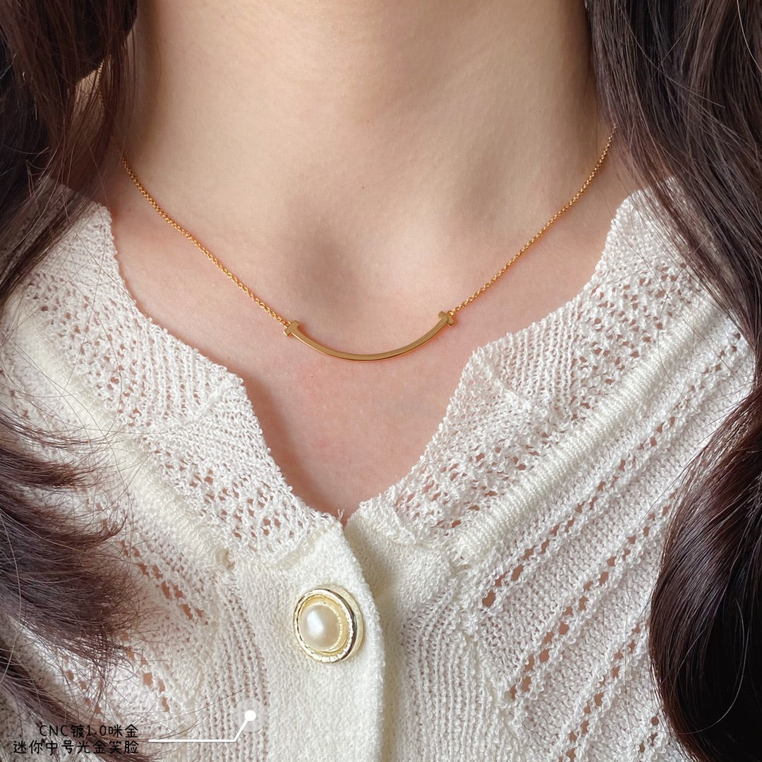 Tiffany & Co. T Medium Smile Necklace