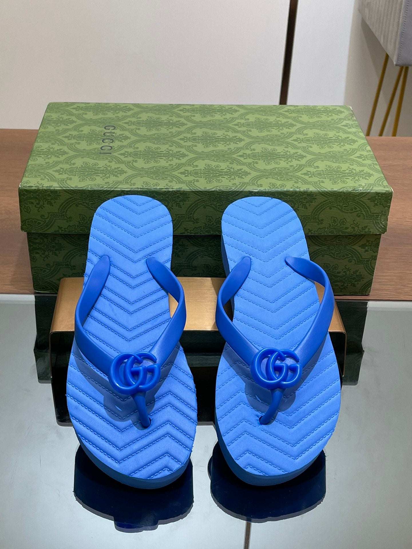 Gucci 2026 Chevron GG Thong Sandals Rubber 699729