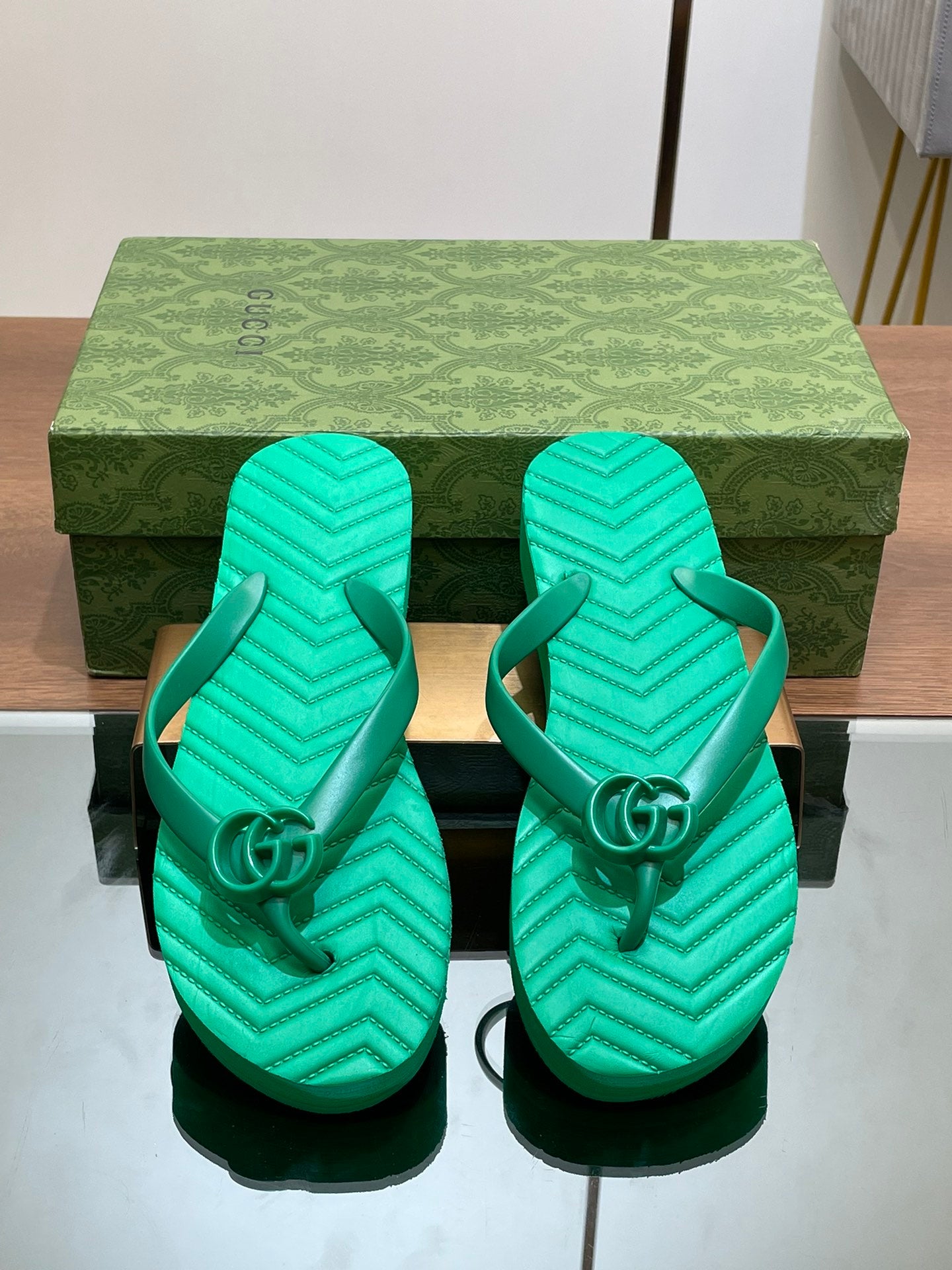 Gucci 2026 Chevron GG Thong Sandals Rubber 699729