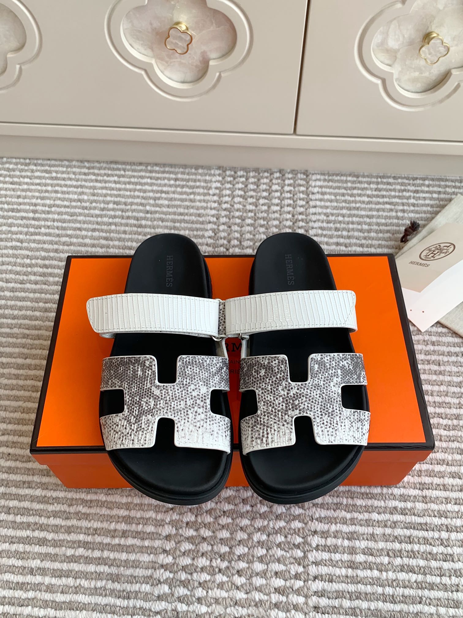 Hermes 2026 Chypre Sandal Lizard-patterned Leather 982179