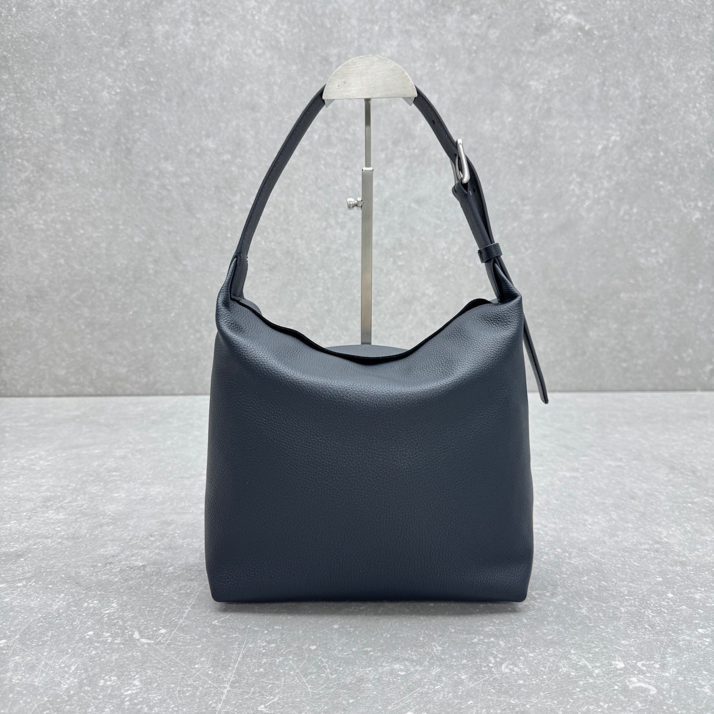 The Row 2025 Isa Bag 23cm Soft Leather