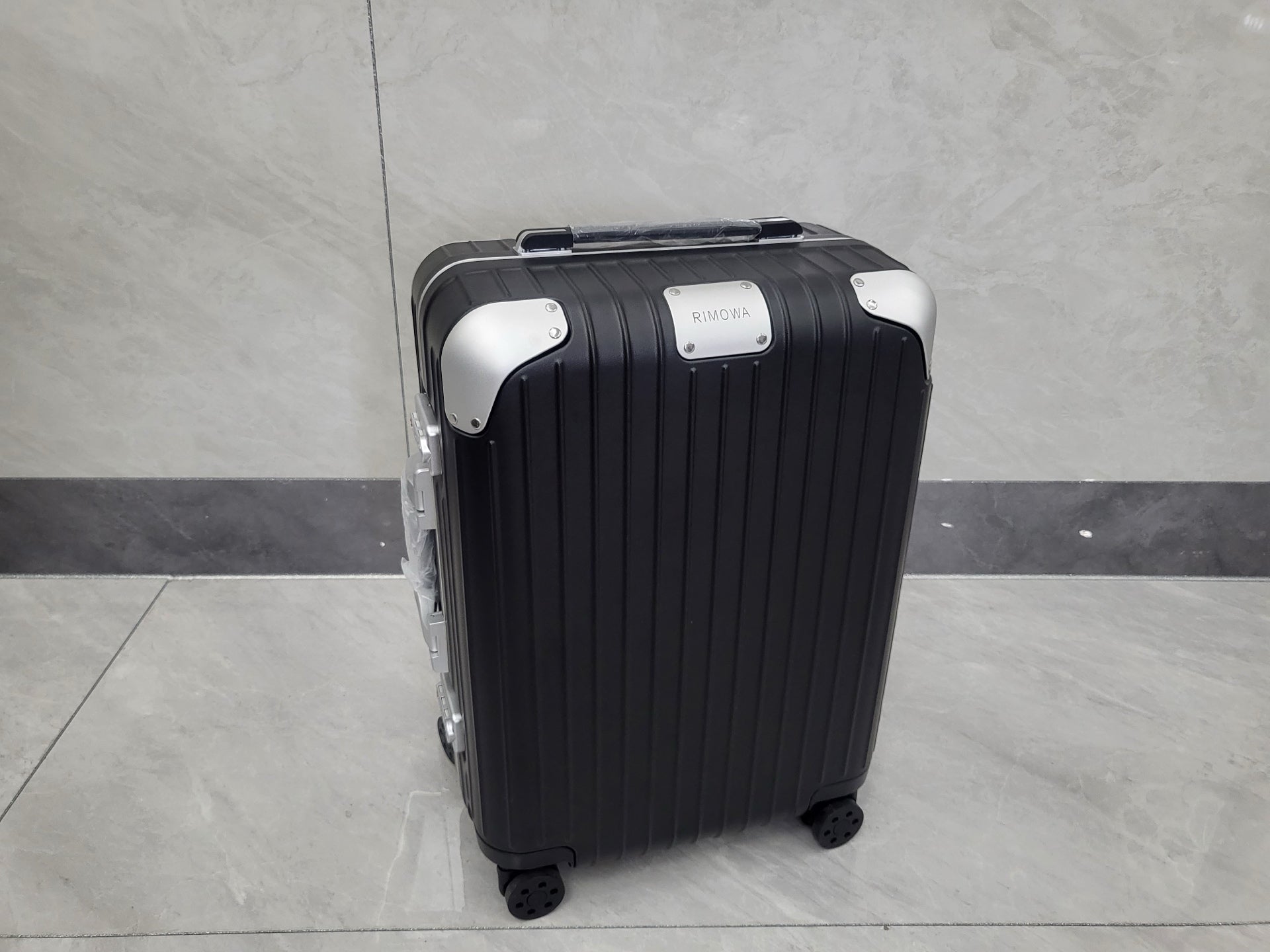 Rimowa 2025 Hybrid Suitcase Aluminum Polycarbonate 273794
