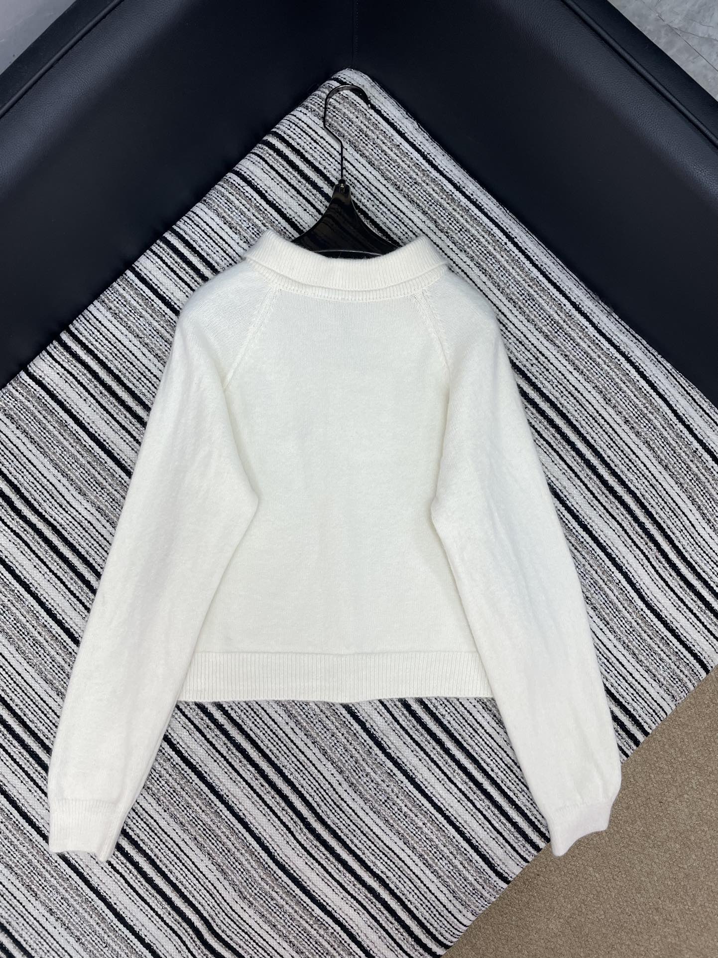 Chanel 2025  Knitted Cardigan Wool Cashmere 730266