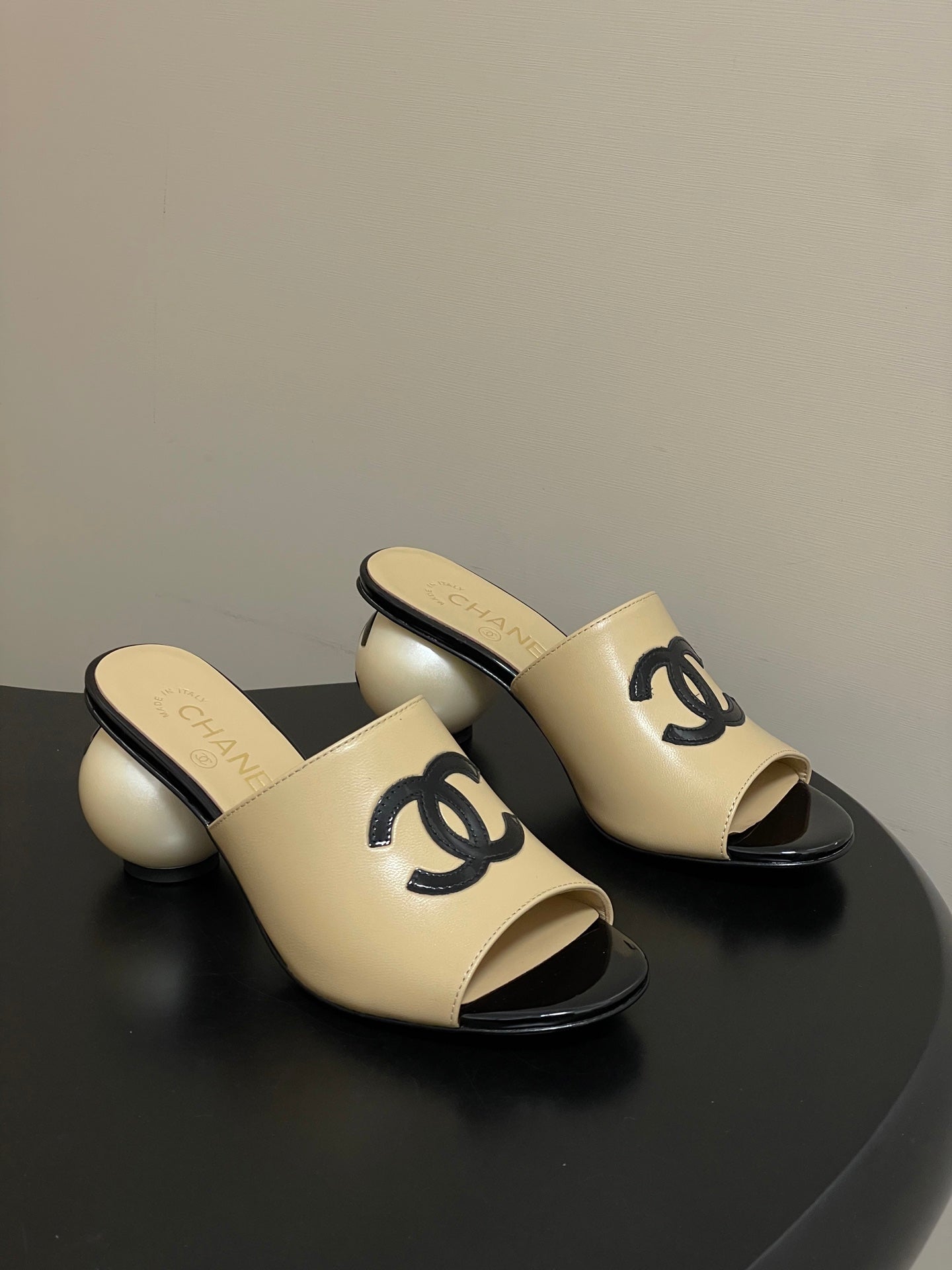 CC 2026 Pearl Flat Sandals 70 Sheepskin Double C Logo