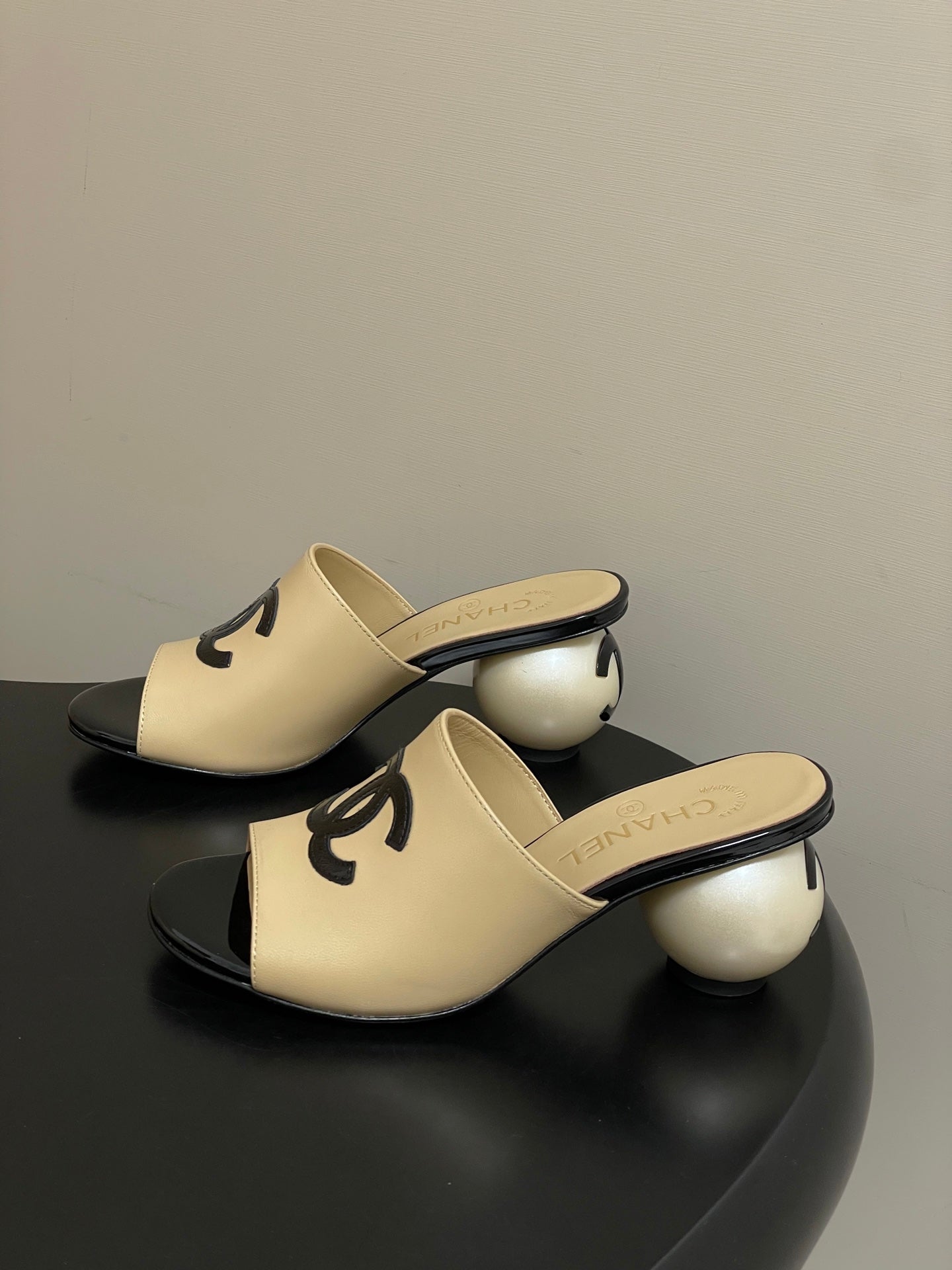 CC 2026 Pearl Flat Sandals 70 Sheepskin Double C Logo