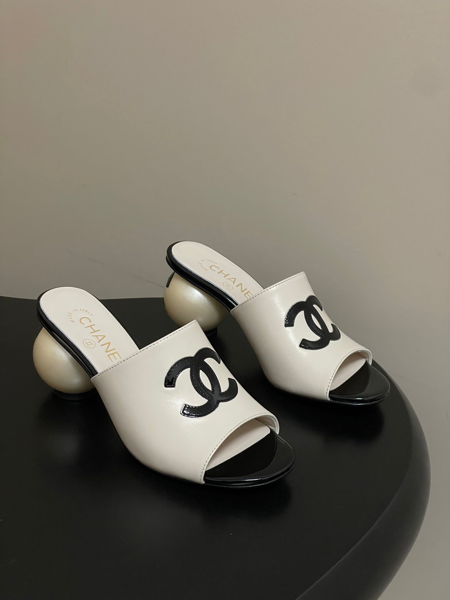 CC 2026 Pearl Flat Sandals 70 Sheepskin Double C Logo