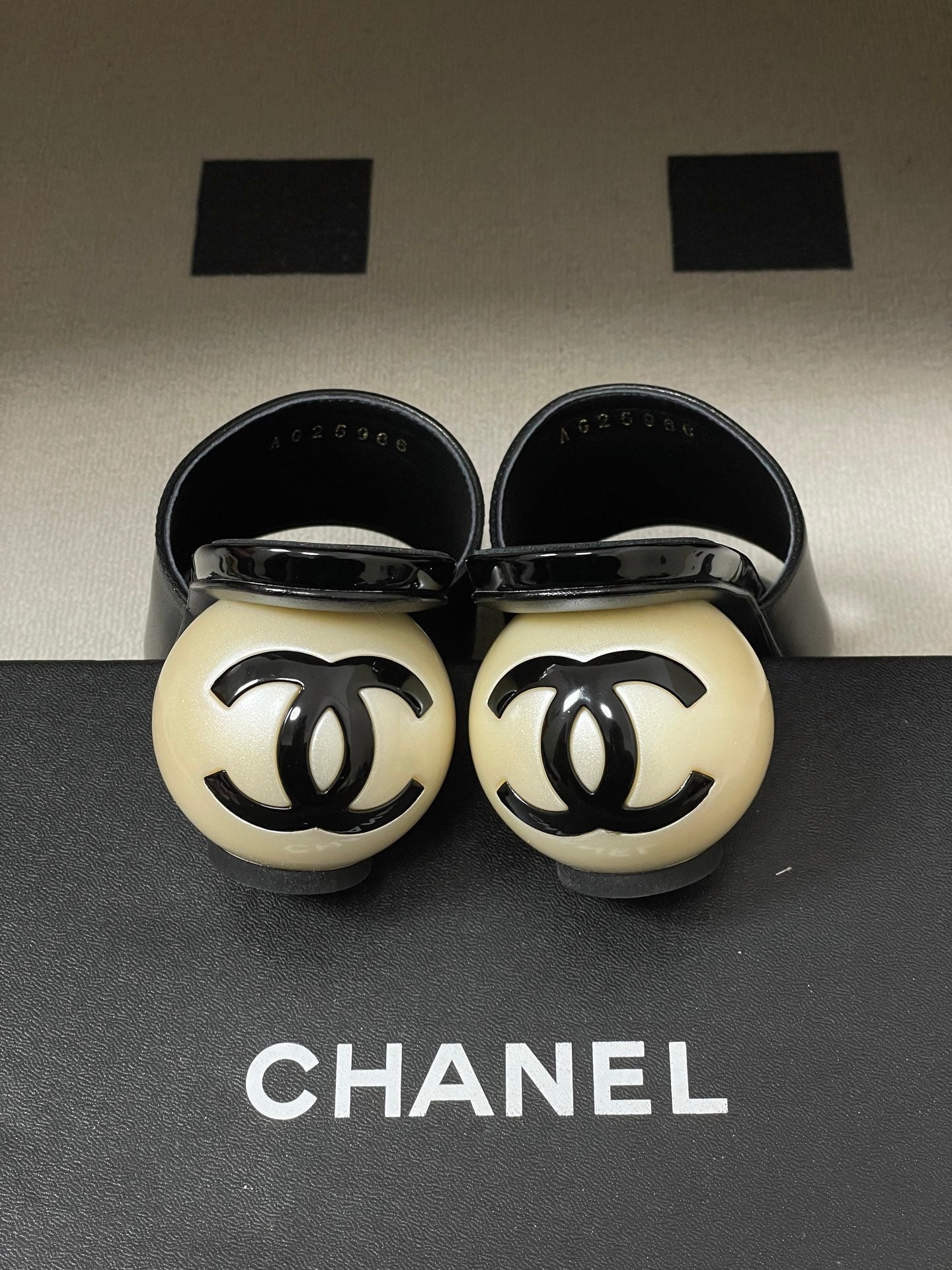 CC 2026 Pearl Flat Sandals 70 Sheepskin Double C Logo