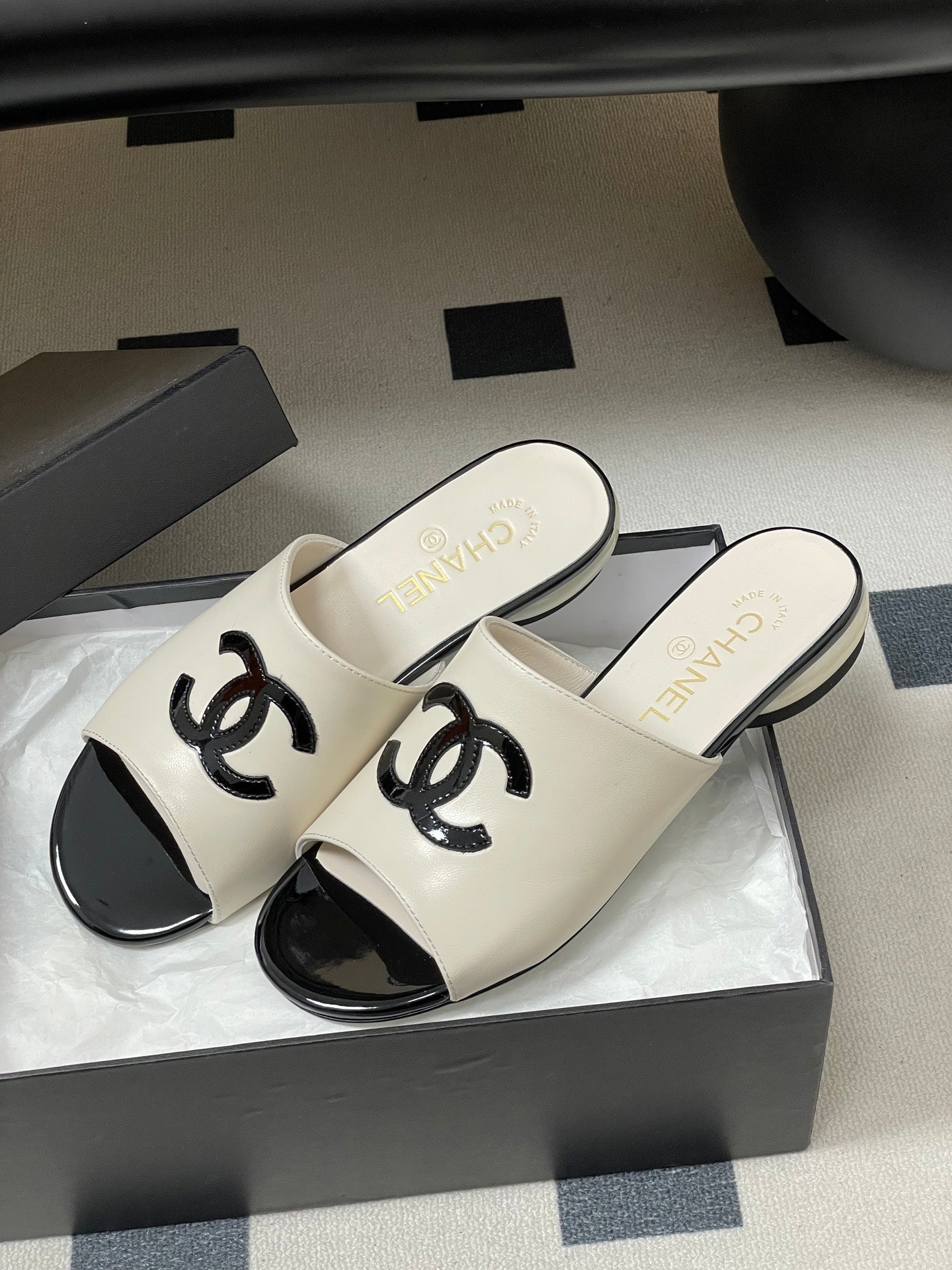 CC 2026 Pearl Flat Sandals Sheepskin Double C Logo