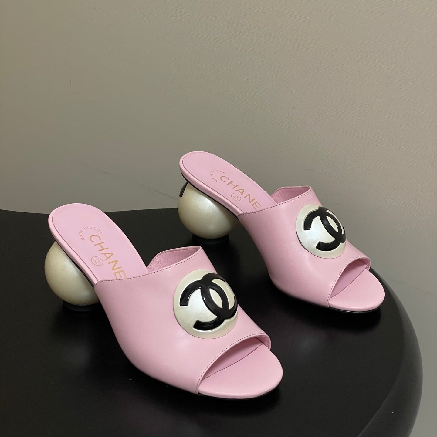 CC 2026 Pearl Heel Sandals 70 Double C Buckle Sheepskin