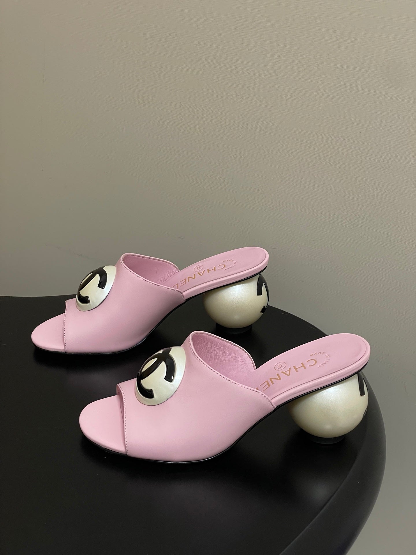 CC 2026 Pearl Heel Sandals 70 Double C Buckle Sheepskin