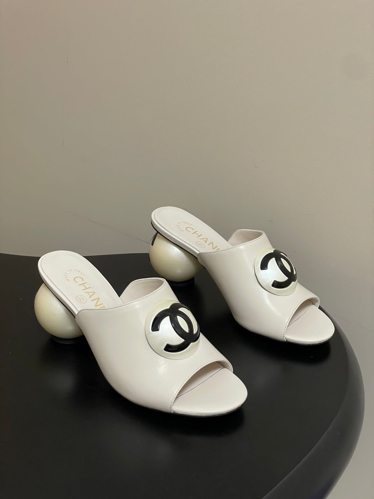 CC 2026 Pearl Heel Sandals 70 Double C Buckle Sheepskin