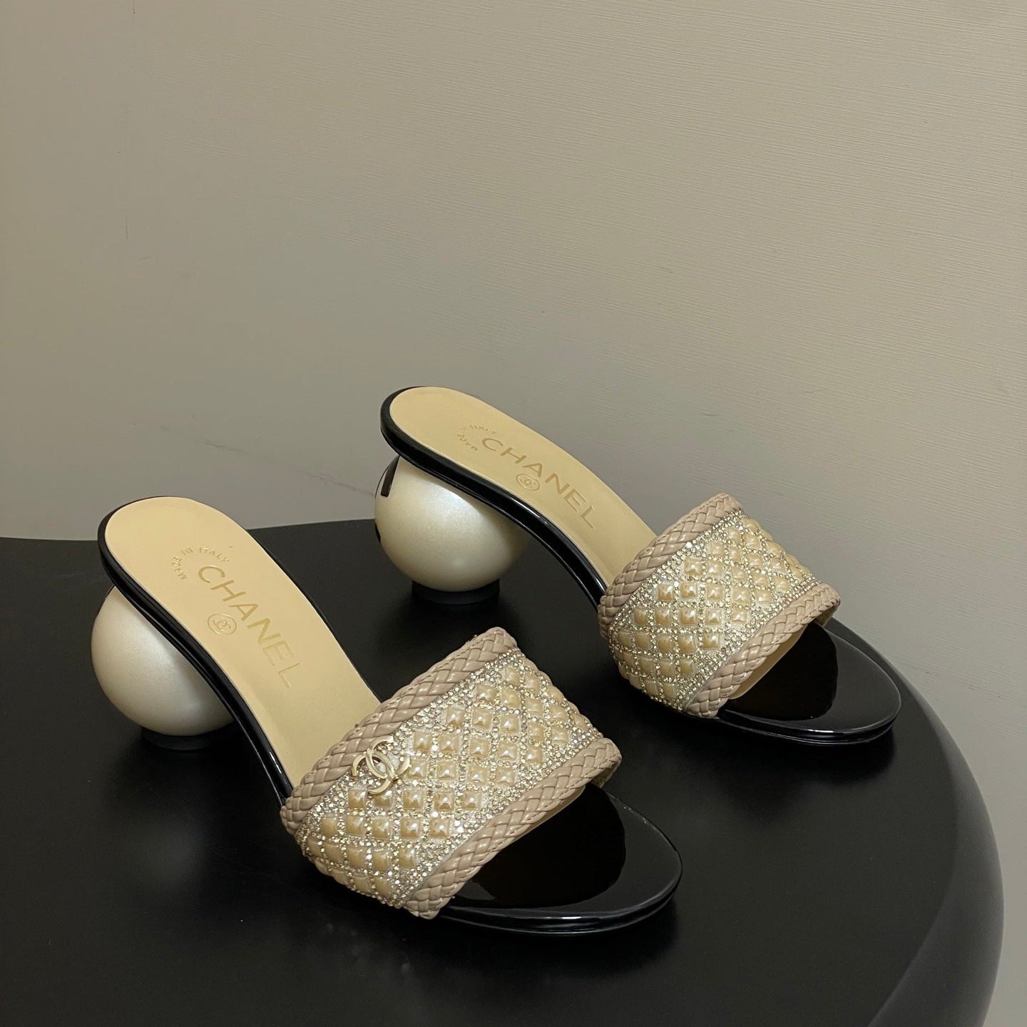 CC 2026 Pearl Flats Sandals 70 Rhinestones Woven Sheepskin