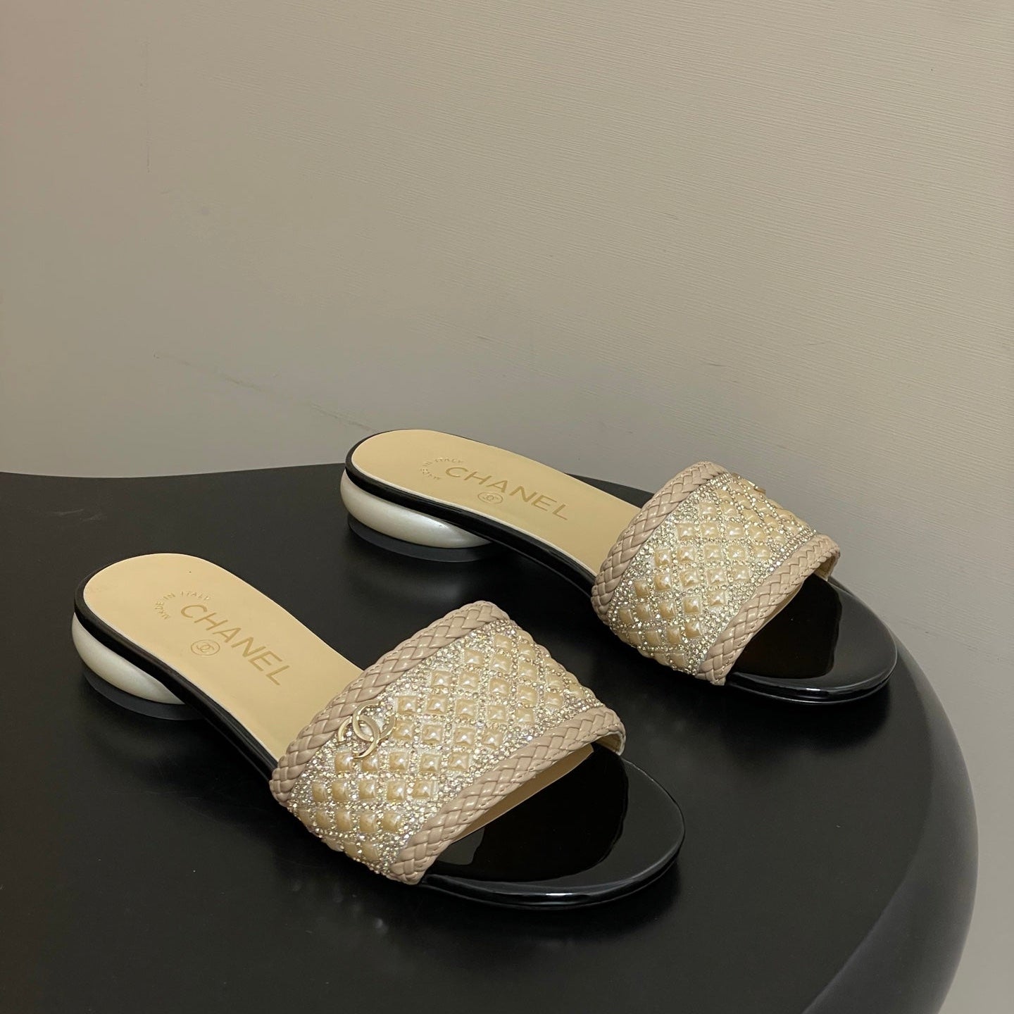 CC 2026 Pearl Flats Sandals Rhinestones Woven Sheepskin