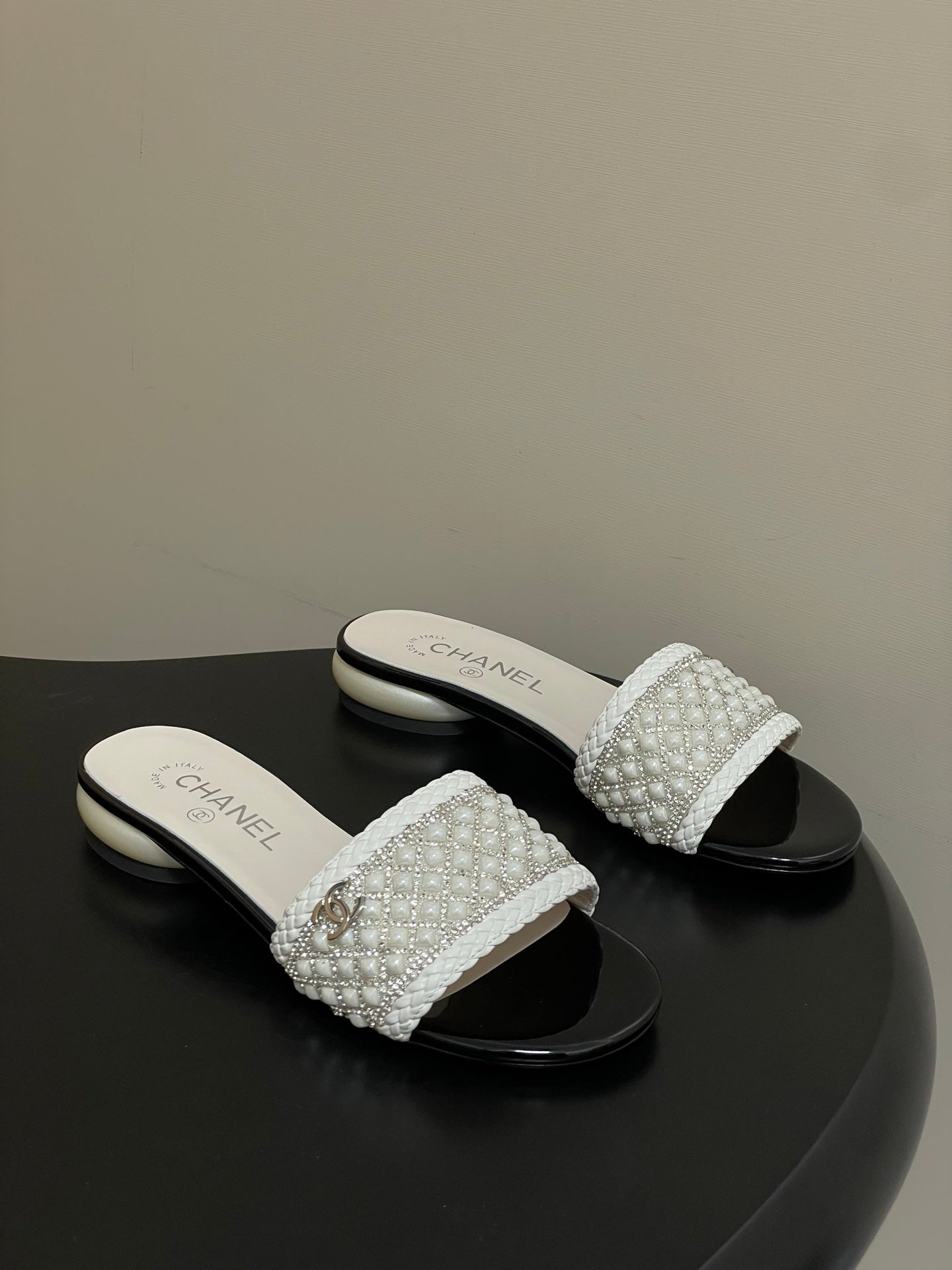 CC 2026 Pearl Flats Sandals Rhinestones Woven Sheepskin