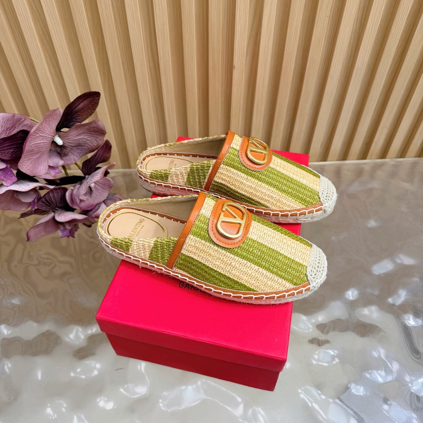 VT Garavani 26s Mule Woven Raffia 702263