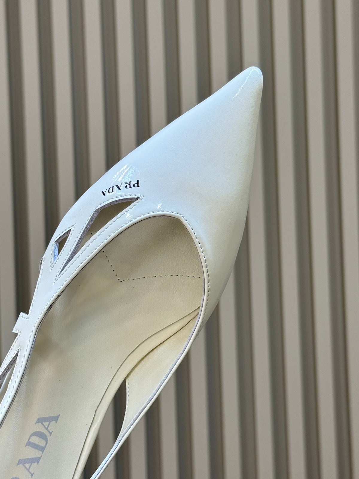 Prada 2026 Pointed-Toe Ballet Flats Calfskin 151236